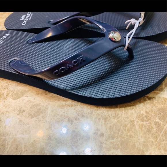 ❤️❤️Coach flip flops ❤️❤️ - Picture 4 of 4